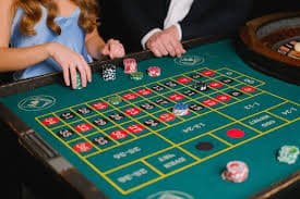 dm999 slot Myanmar Online Slots Casino ဂိမ်းများ Smartphone Mobile Device ဖြင့် ကစားနေသောမြင်ကွင်း